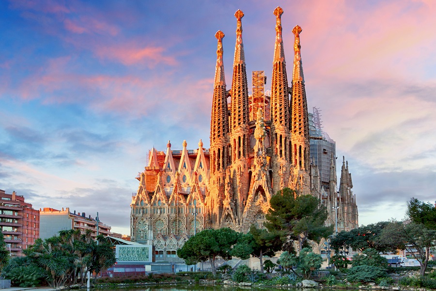 Barcelona,,Spain,-,February,10,,2016:,Sagrada,Familia,Basilica,In