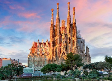 Barcelona,,Spain,-,February,10,,2016:,Sagrada,Familia,Basilica,In