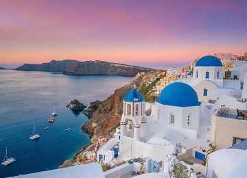 Oia,Town,Cityscape,At,Santorini,Island,In,Greece,At,Sunset.